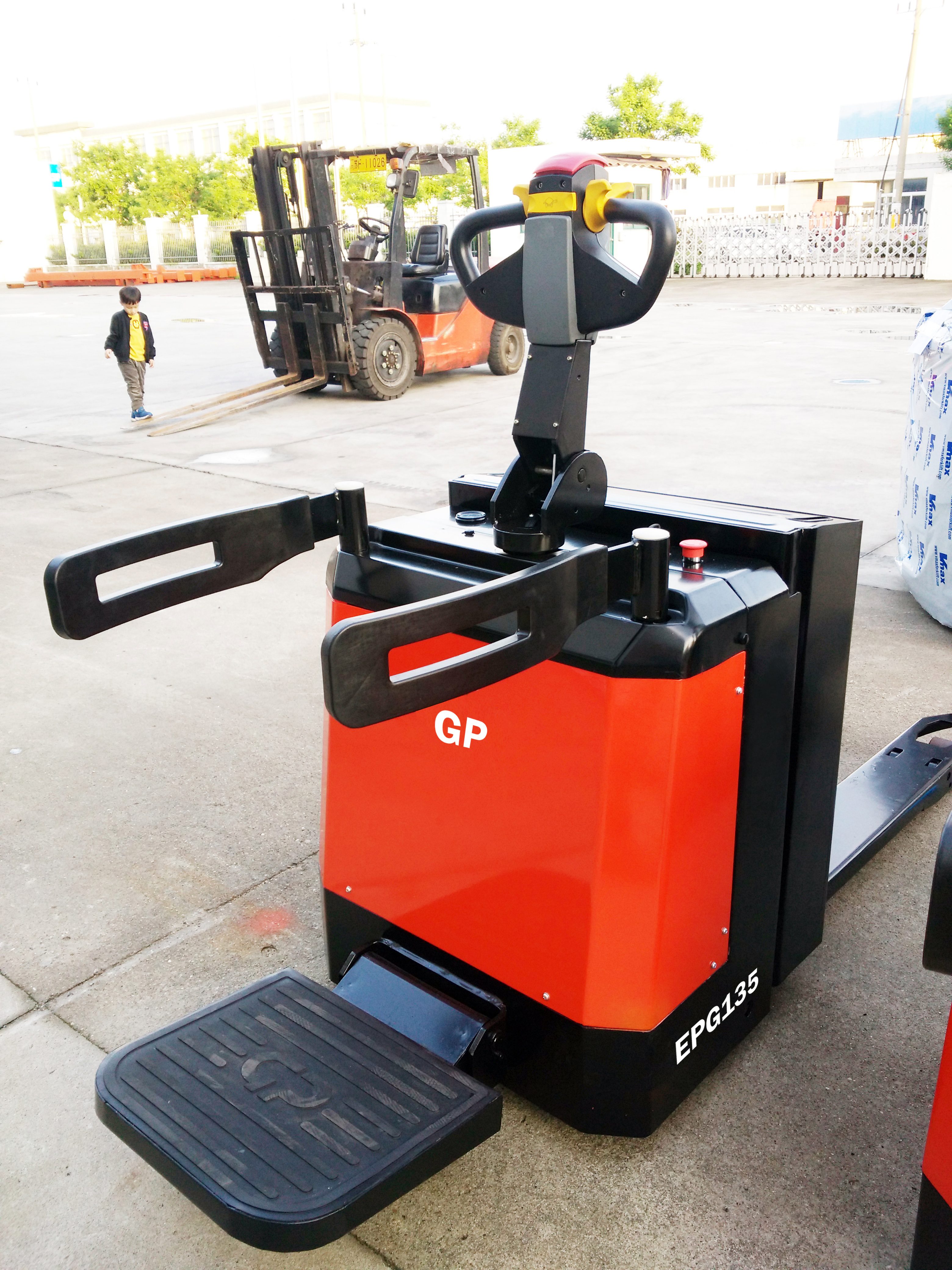  Truk Pallet Listrik 3 Ton dengan Motor Bertenaga