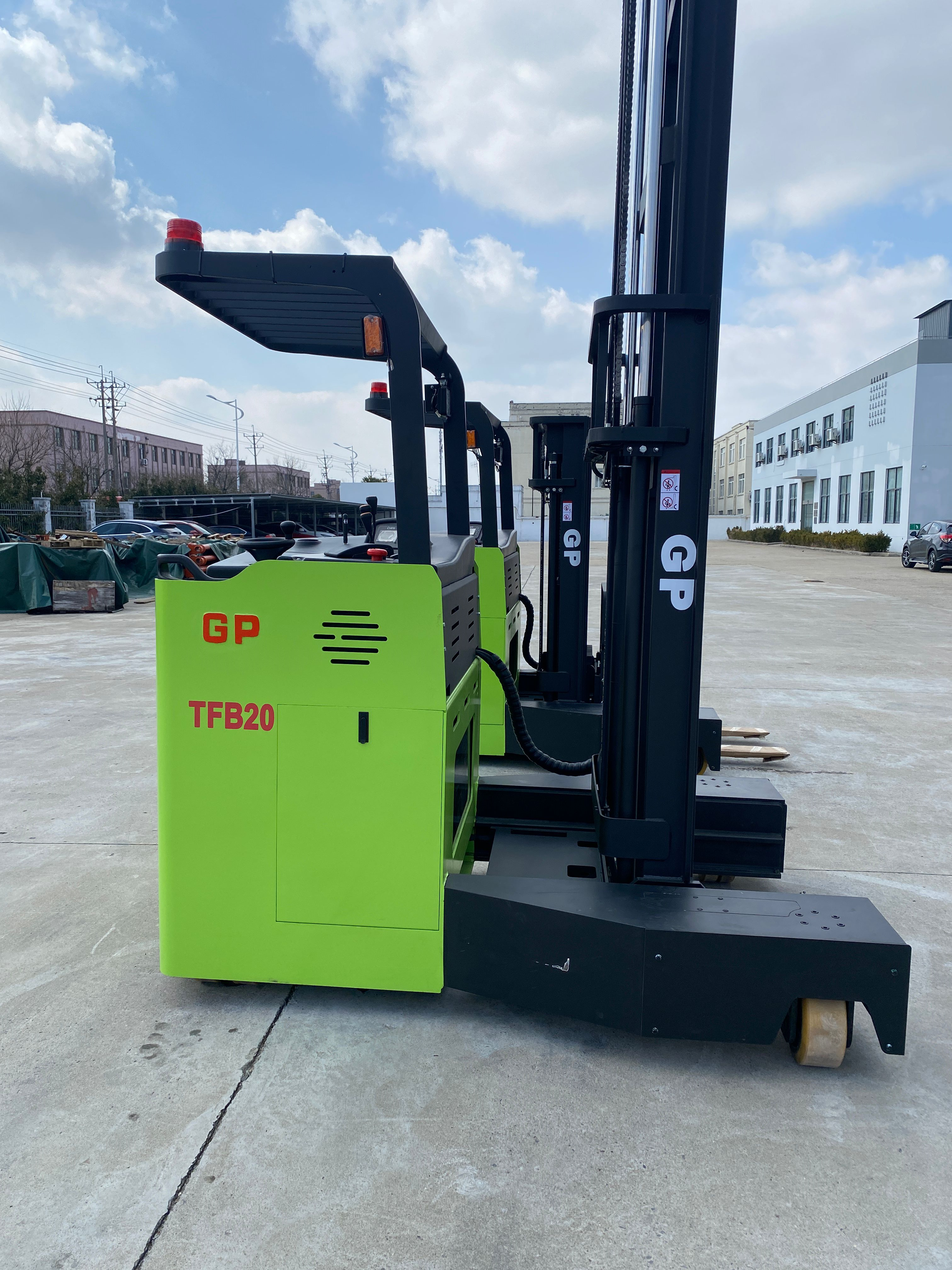 Penumpuk forklift listrik 1,5ton 2ton 2,5ton 4 arah