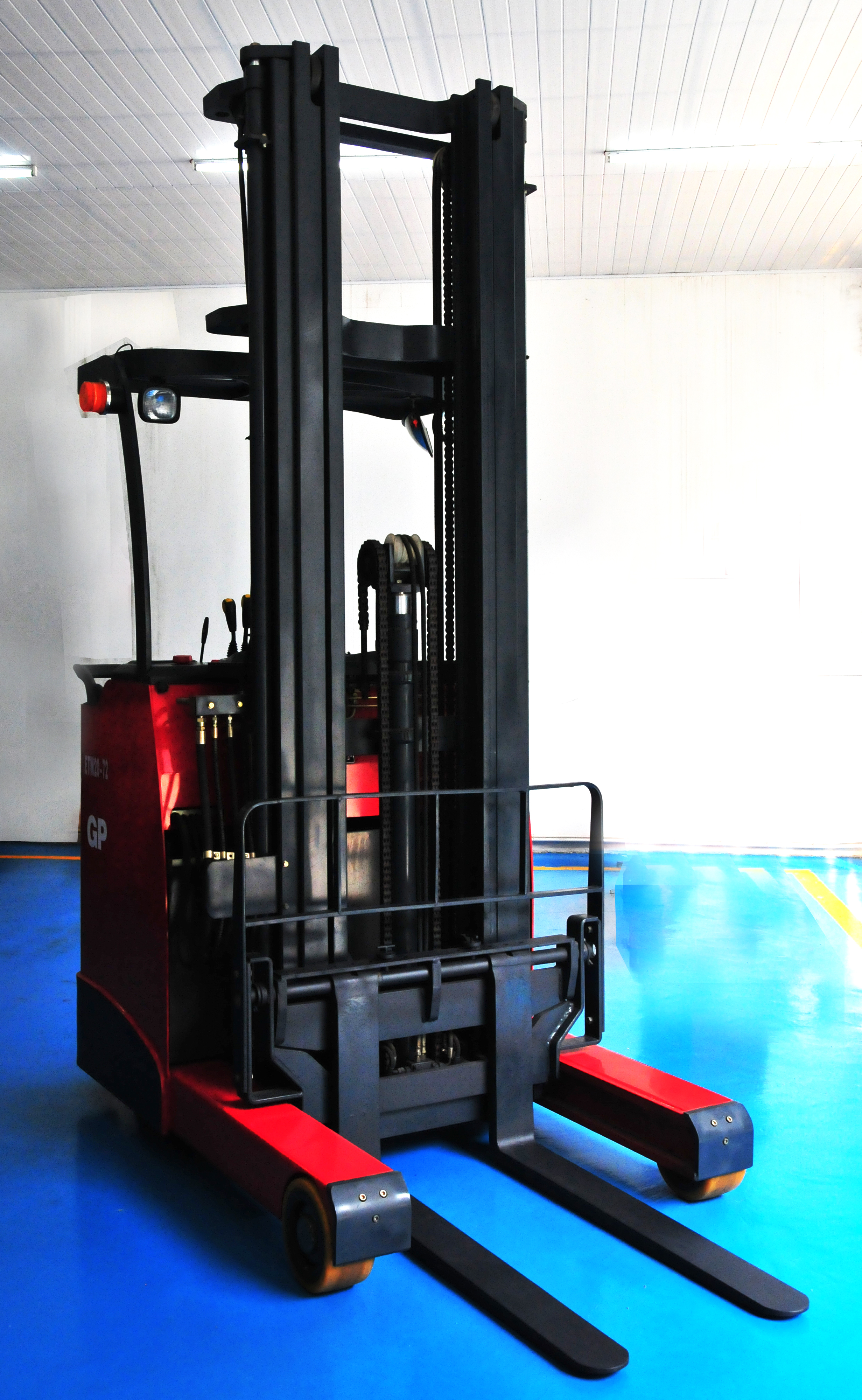 Truk forklif jangkauan listrik 1-1,8ton