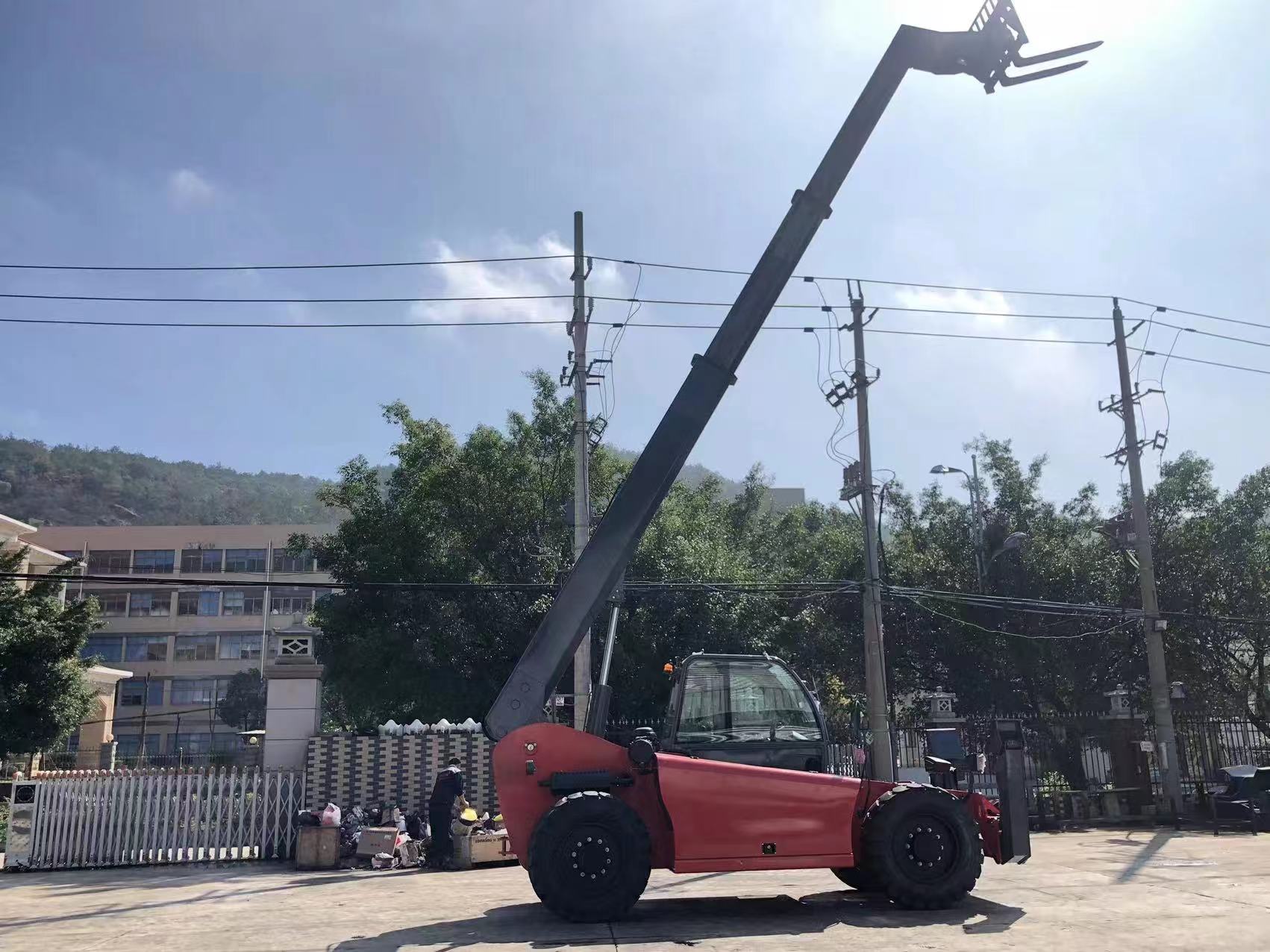  Forklift Telescopic Handler Serbaguna GTF40 untuk Penanganan Material